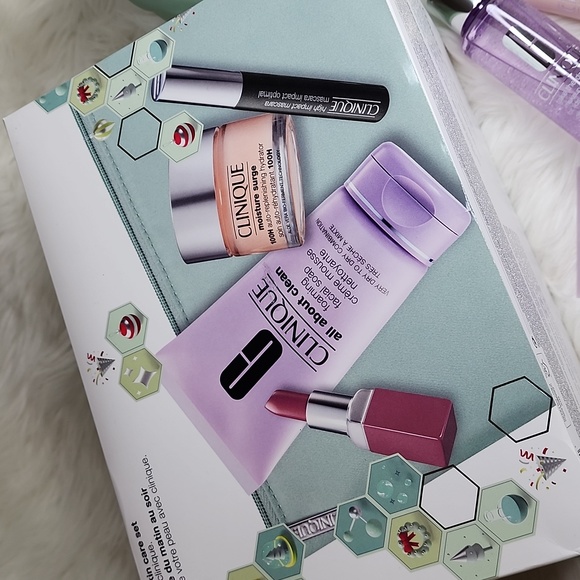 BNEW UNUSED DAY TO NIGHT SKIN CARE SET MOISTURE SURGE OVERNIGHT MASK AND MORE - Picture 13 of 16